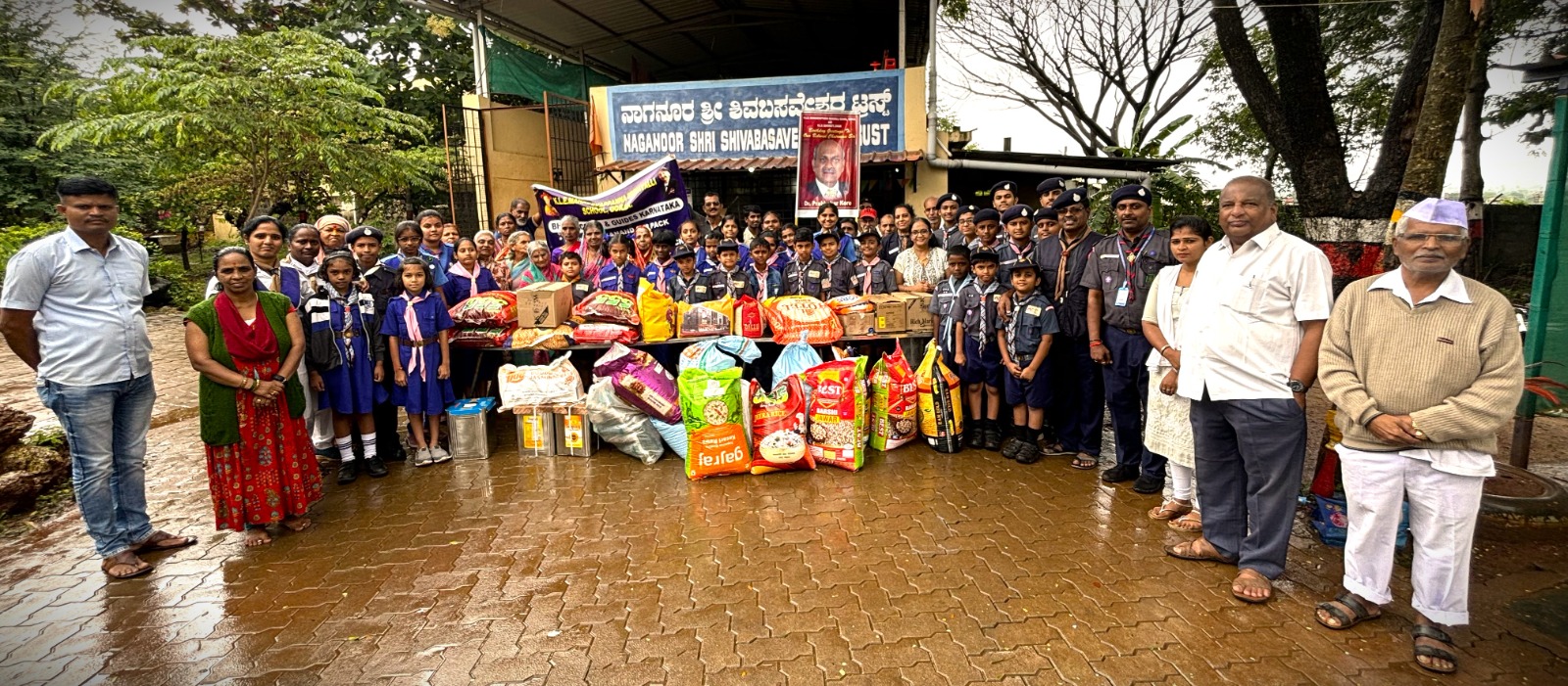 ವೃದ್ದಾಶ್ರಮಕ್ಕೆ ಕೆ.ಎಲ್.ಇ ಶಾಲೆಯ ವಿದ್ಯಾರ್ಥಿಗಳ ಭೇಟಿ ಅಜ್ಜ ಅಜ್ಜಿಯಂದಿರಿಗೆ ಪ್ರೀತಿ ವಾತ್ಸಲ್ಯ ನೀಡಿದ ಮಕ್ಕಳು