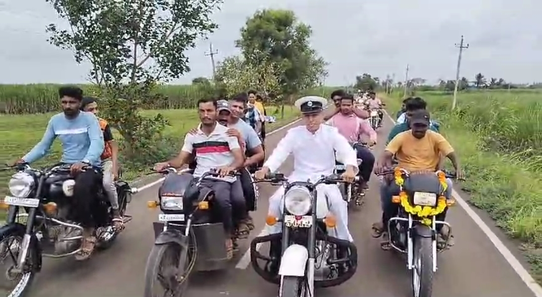 ನೌಕಾಪಡೆಯಲ್ಲಿ ಆಯ್ಕೆಯಾದ ಯುವಕನಿಗೆ ಅದ್ಧೂರಿ ಸ್ವಾಗತ