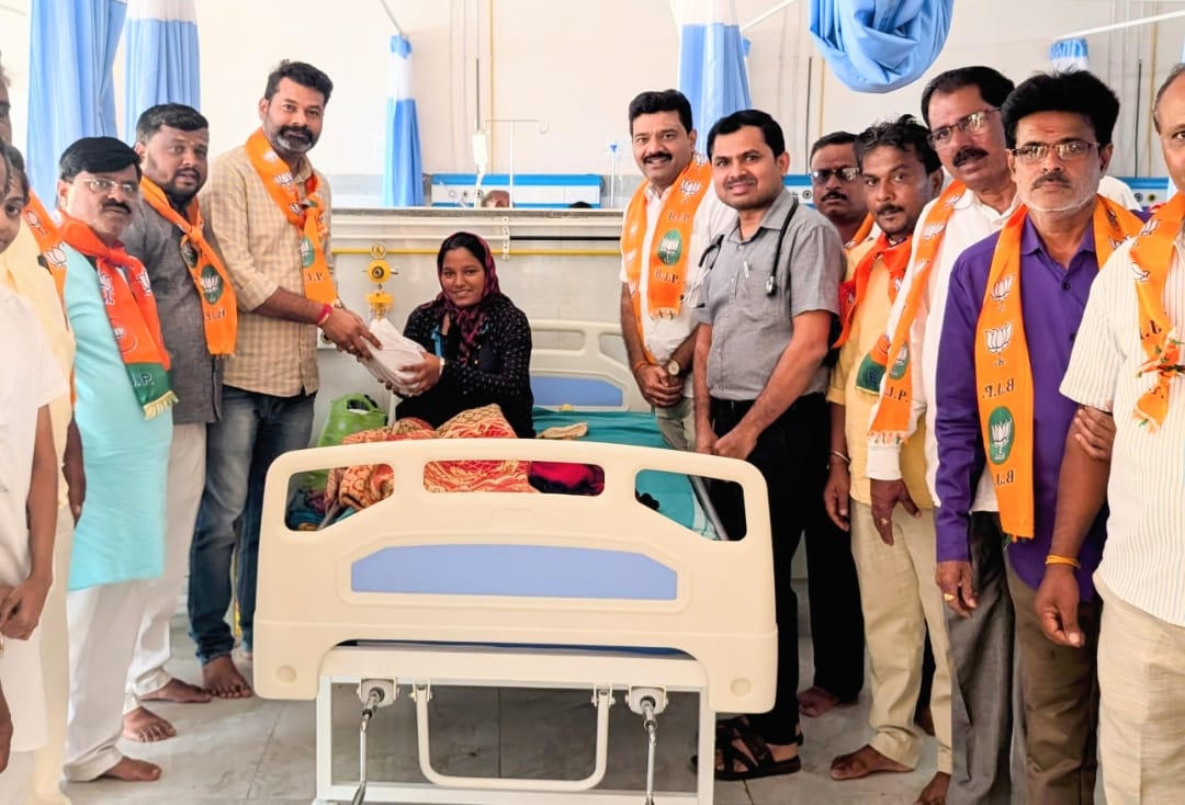 ಯಡಿಯೂರಪ್ಪನವರ ಹುಟ್ಟು ಹಬ್ಬ; ಸಸಿ ನೆಟ್ಟು, ಹಣ್ಣು ವಿತರಿಸಿದ ಬಿಜೆಪಿ ಘಟಕ