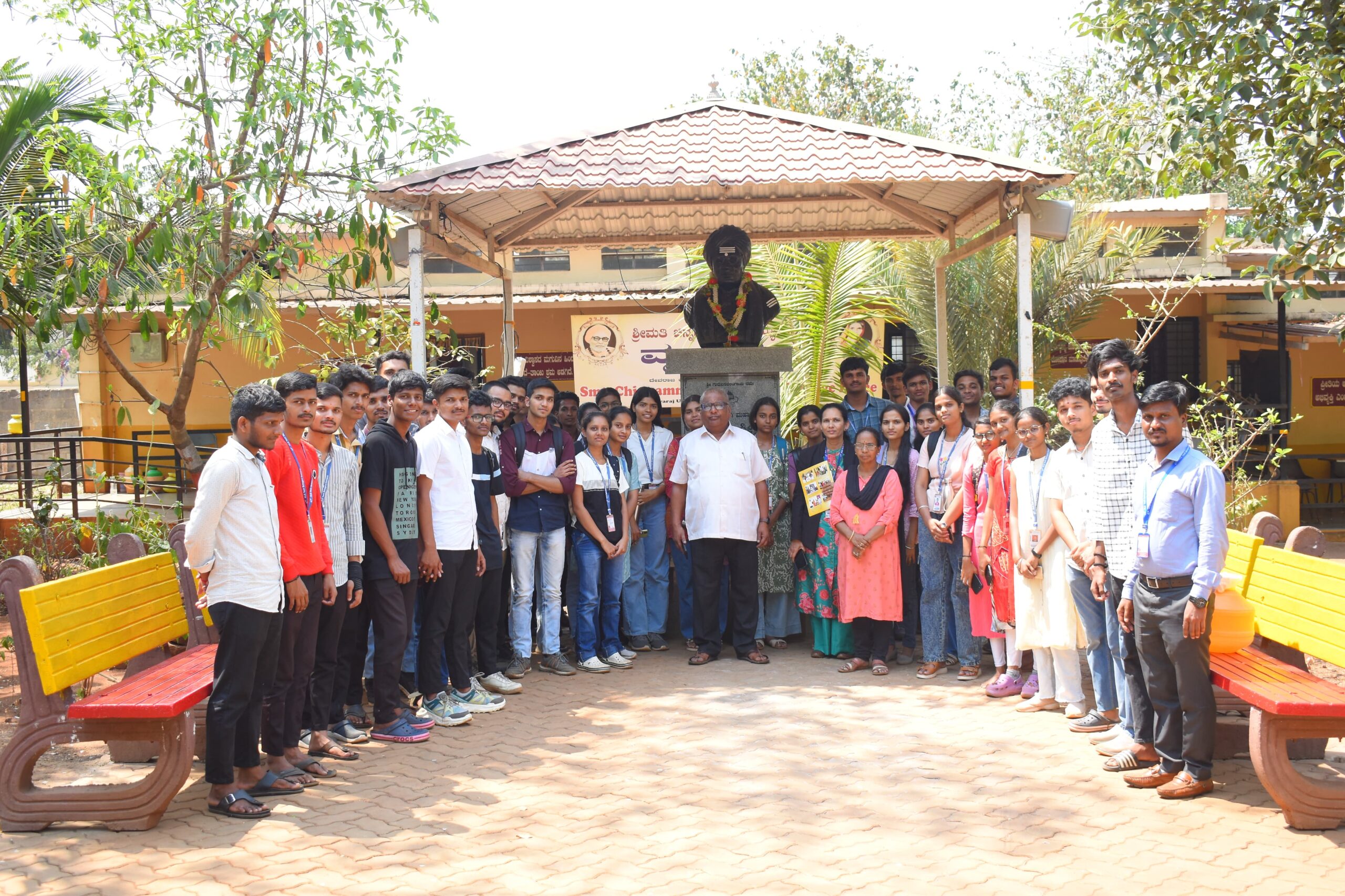 ವೃದ್ಧಾಶ್ರಮಕ್ಕೆ ಭೇಟಿ ನೀಡಿ ವಯೋವೃದ್ಧರ ಯೋಗಕ್ಷೇಮ ವಿಚಾರಿಸಿದ ಕೆ.ಎಲ್.ಇ ವಿಶ್ವವಿದ್ಯಾಲಯದ ವಿದ್ಯಾರ್ಥಿಗಳು