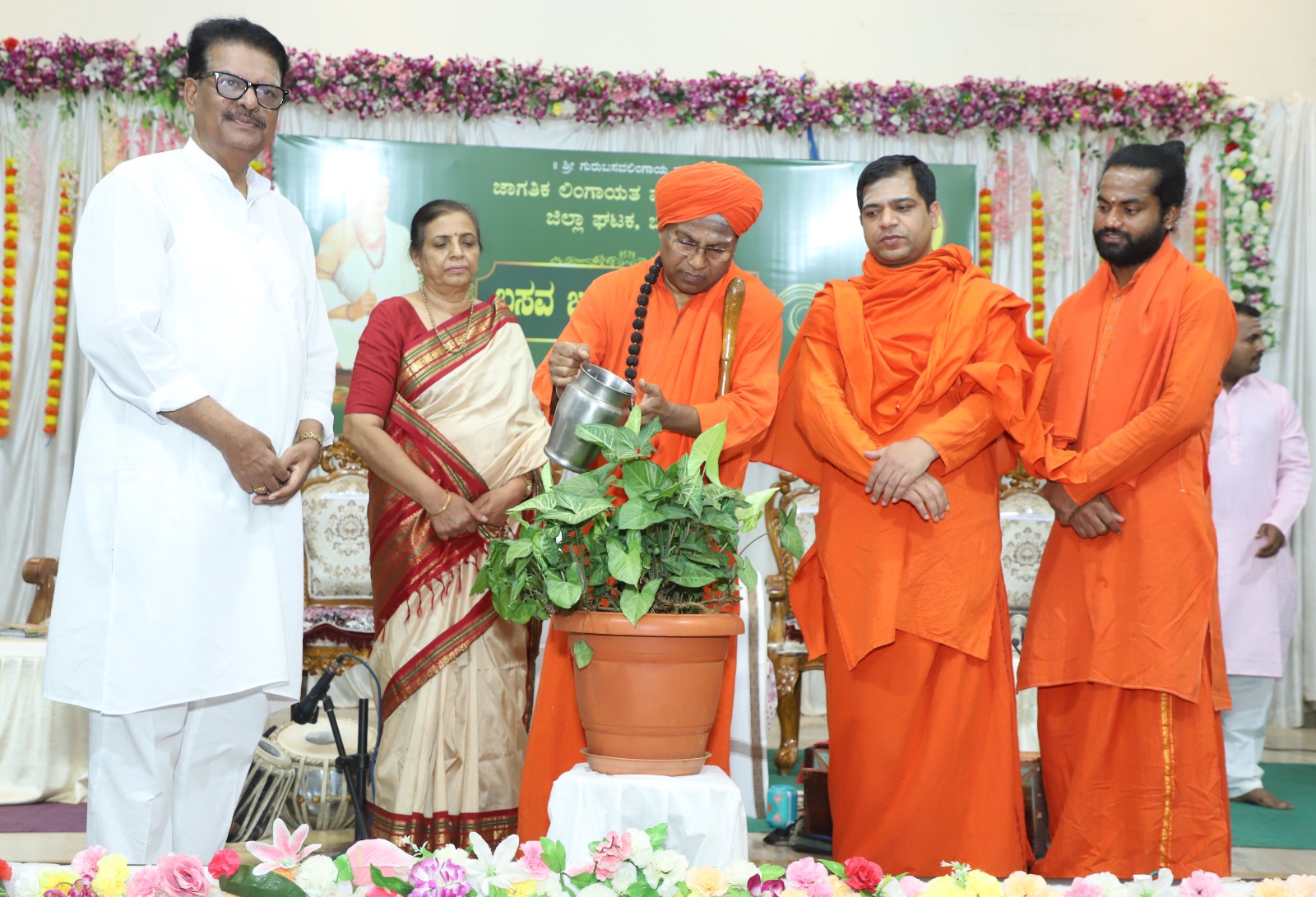 ಜಗತ್ತಿನಲ್ಲಿ ಮೊಟ್ಟಮೊದಲ ಬಾರಿಗೆ ಪ್ರಜಾಸತ್ತಾತ್ಮಕ ಮೌಲ್ಯಗಳನ್ನು ಬೋಧಿಸಿದವರು ಬಸವಣ್ಣ : ಡಾ. ತೋಂಟದ ಸಿದ್ಧರಾಮ ಸ್ವಾಮಿಗಳು
