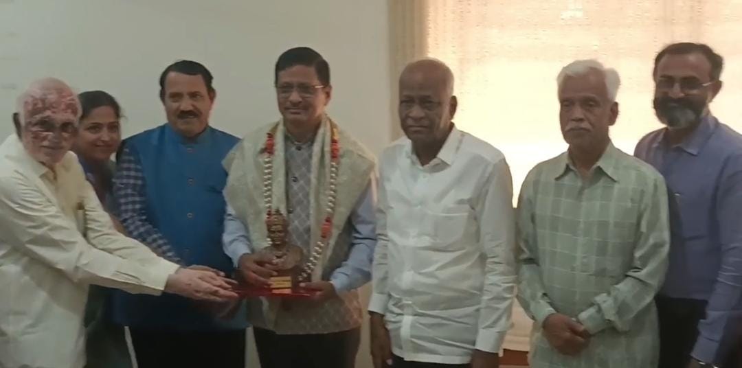 ದುರದುಂಡೇಶ್ವರ್ ವಿದ್ಯಾ ಸಂವರ್ಧಕ ಸಂಘಕ್ಕೆ ಕುಲಪತಿ ಏ ಎಸ್ ಆಲೂರು ಭೇಟಿ