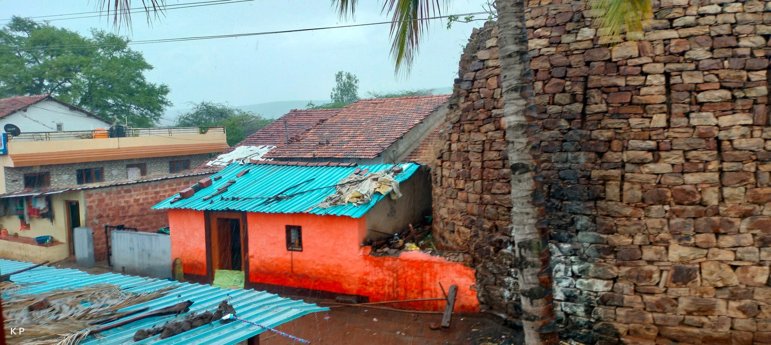 ಹುಕ್ಕೇರಿ: ಧಾರಾಕಾರ ಸುರಿದ ಮಳೆ; ಬಿಸಿಲಿನಿಂದ ಬೇಸತ್ತ ಜನರಿಗೆ ತಂಪೆರೆದ ಮಳೆರಾಯ