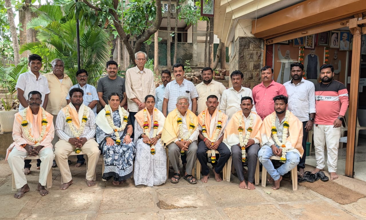 ಯಕ್ಕುಂಡಿ ಗ್ರಾಮ ಪಂಚಾಯತಿ ನೂತನ ಅಧ್ಯಕ್ಷರಾಗಿ ಶ್ರೀಮತಿ ಶೇಖವ್ವ ರವಿ ತಿಮ್ಮೇಶಿ ಮತ್ತು ಉಪಾಧ್ಯಕ್ಷರಾಗಿ ಮಹೇಶ್ ಪತ್ರಪ್ಪ ಹೊಂಗಲ್ ಆಯ್ಕೆಯಾಗಿದ್ದಾರೆ. ಯಕ್ಕುಂಡಿ ಗ್ರಾಮ ಪಂಚಾಯತಿ ನೂತನ ಅಧ್ಯಕ್ಷರಾಗಿ ಶ್ರೀಮತಿ ಶೇಖವ್ವ ರವಿ ತಿಮ್ಮೇಶಿ ಮತ್ತು ಉಪಾಧ್ಯಕ್ಷರಾಗಿ ಮಹೇಶ್ ಪತ್ರಪ್ಪ ಹೊಂಗಲ್ ಆಯ್ಕೆಯಾಗಿದ್ದಾರೆ.