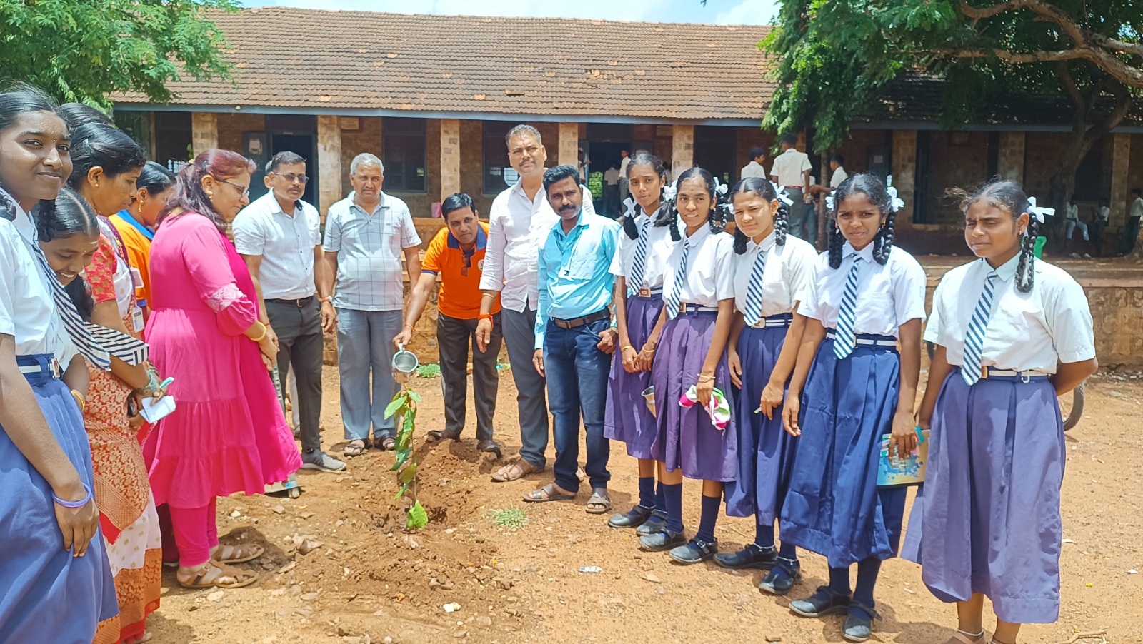 ನಮಗೆ ಆಕ್ಸಿಜನ್ ಬೇಕಾದರೆ ಪ್ರತಿ ಮಗು ಒಂದು ಸಸಿ ನೆಡಲೆಬೇಕು: ಓಂಕಾರ ತುಬಚಿ