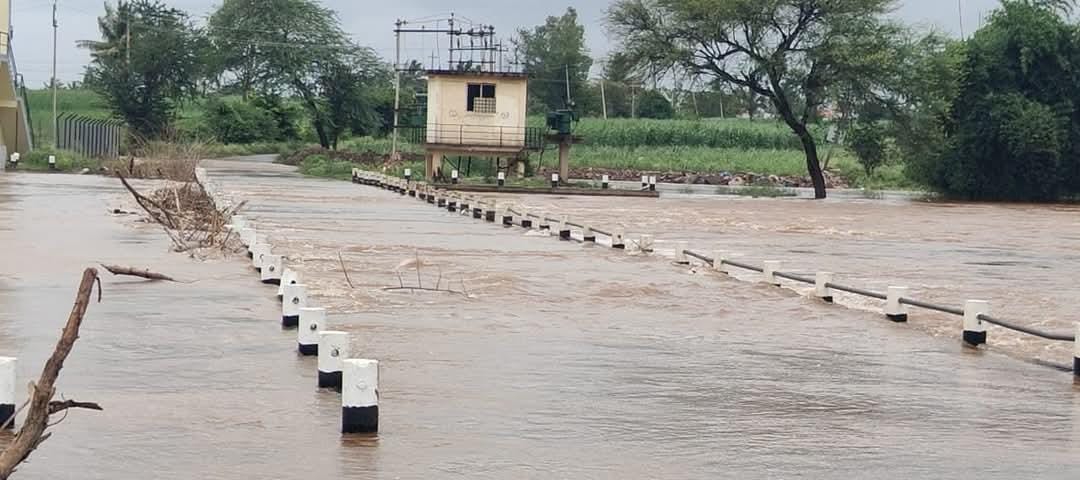 ಯರನಾಳ ಬ್ರಿಡ್ಜ್ ಕಂ ಬ್ಯಾರೇಜ್ ಮುಳುಗಡೆ: ಸಂಪರ್ಕ ವ್ಯವಸ್ಥೆ ಸಂಪೂರ್ಣ ಕಟ್