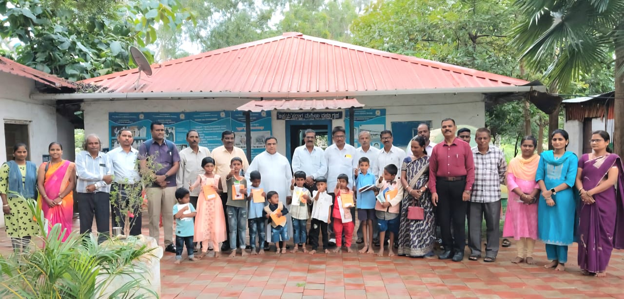 ಹಿಡಕಲ್ ಡ್ಯಾಮ್: ಶಕ್ತಿ ಸದನ ಕೇಂದ್ರದ ಮಕ್ಕಳಿಗೆ ” ಶೈಕ್ಷಣಿಕ ಸಲಕರಣೆಗಳ ವಿತರಣೆ ಕಾರ್ಯಕ್ರಮ “