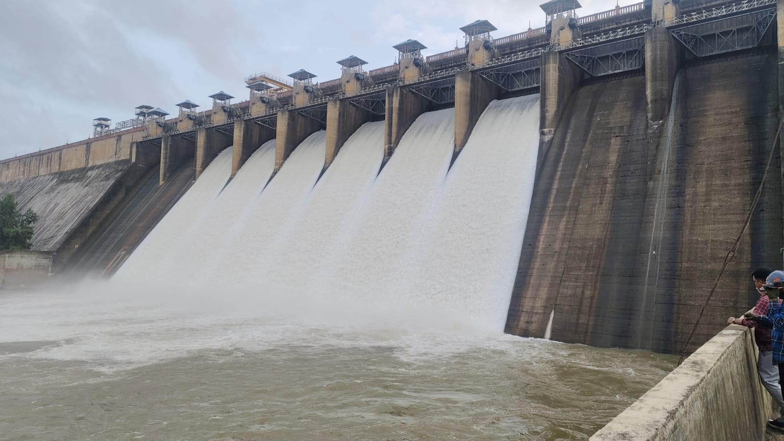 ಹಿಡಕಲ್ ಡ್ಯಾಂನಿಂದ 5,000 ಕ್ಯೂಸೆಕ್ ನೀರು ಬಿಡುಗಡೆ: ನದಿ ತೀರದ ಗ್ರಾಮಸ್ಥರಿಗೆ ಎಚ್ಚರಿಕೆ