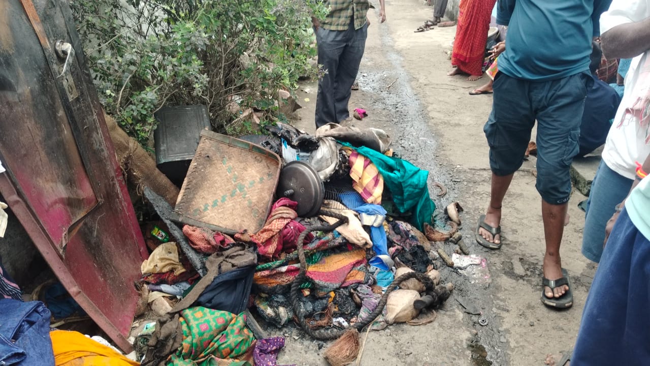 ಹುಕ್ಕೇರಿ: ಆಕಸ್ಮಿಕ ಬೆಂಕಿ ತಗುಲಿ ಅಪಾರ ಹಾನಿ 